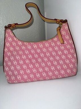 Dooney & Bourke 💗👛